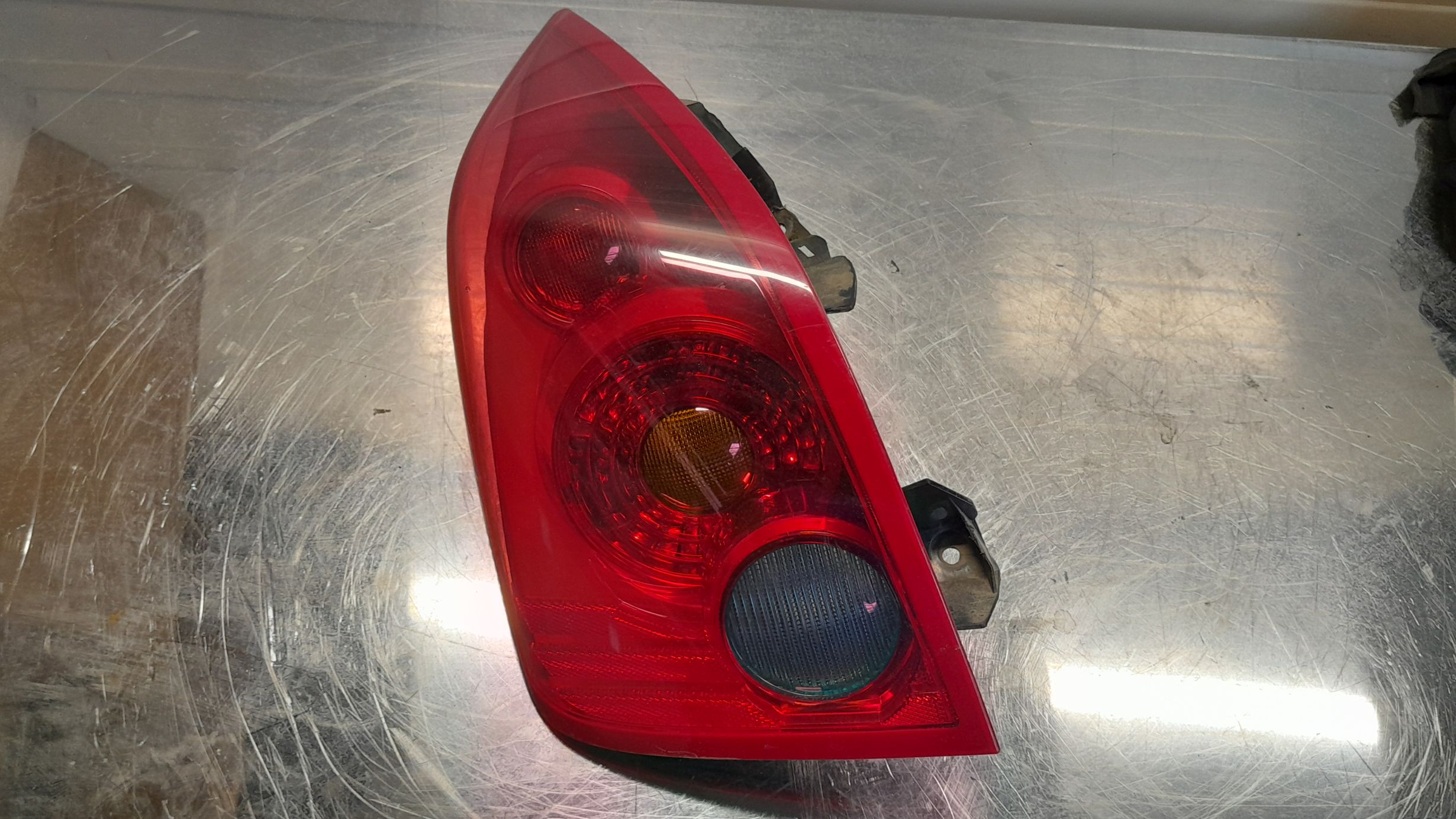 Lewa lampa tył Nissan Primera P12 HB 5D