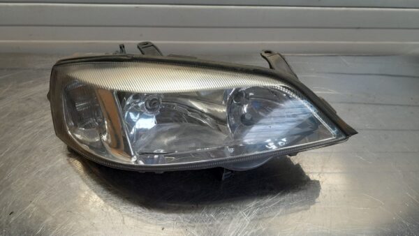 Opel Astra G II prawa lampa przód 04007818