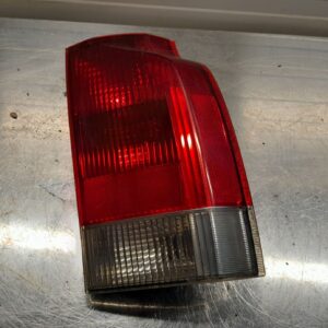 Volvo V70 II kombi prawa lampa tył dół 9154498ECE