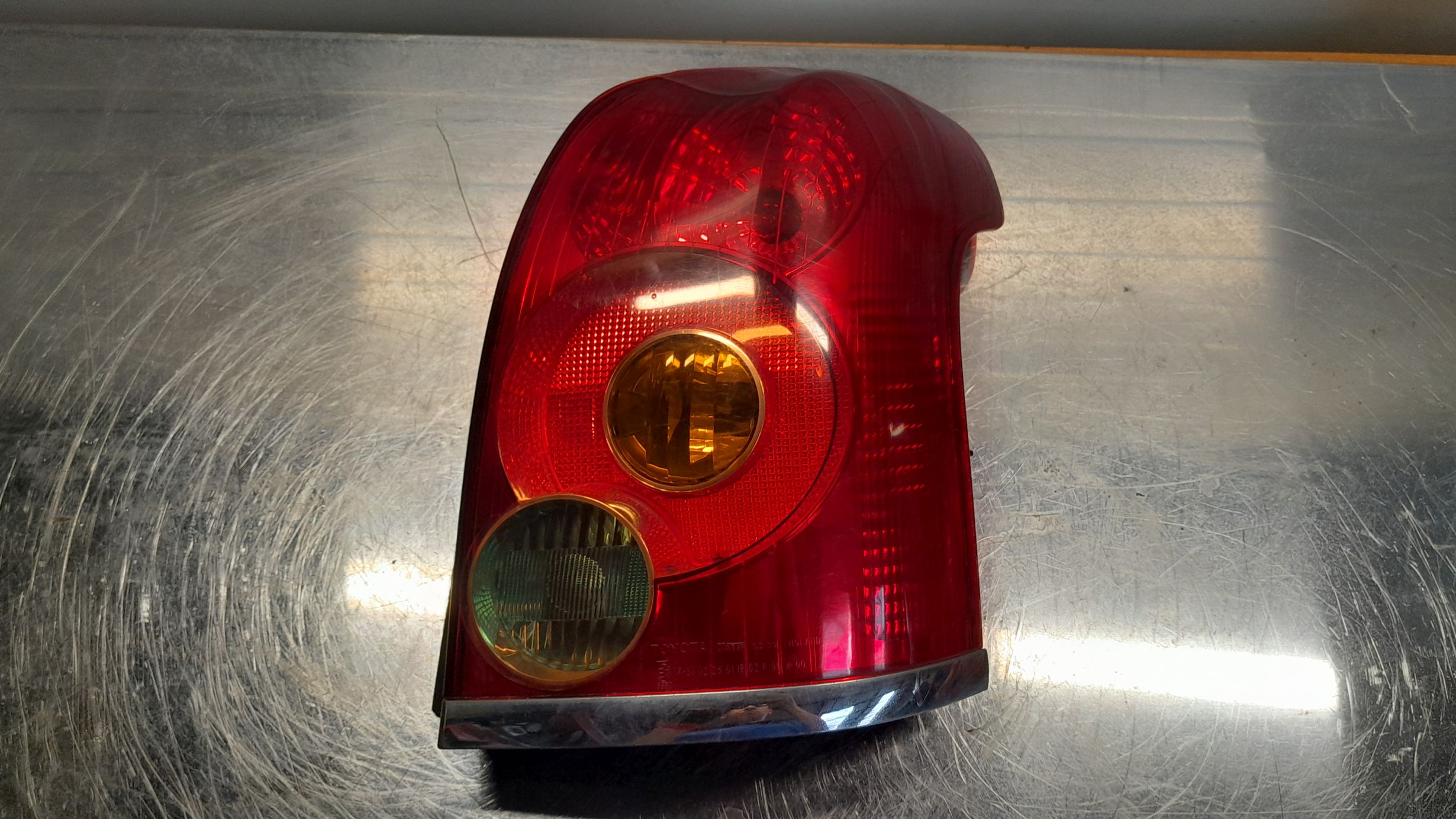 Prawa lampa tył tylna Toyota Avensis T25 kombi